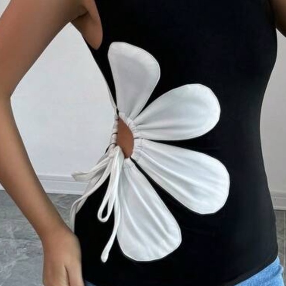 Black Sleeveless Top with White Floral Detail - Picture 5 of 5